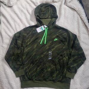 NWT Men's Camo Nike Hoodie.  XL